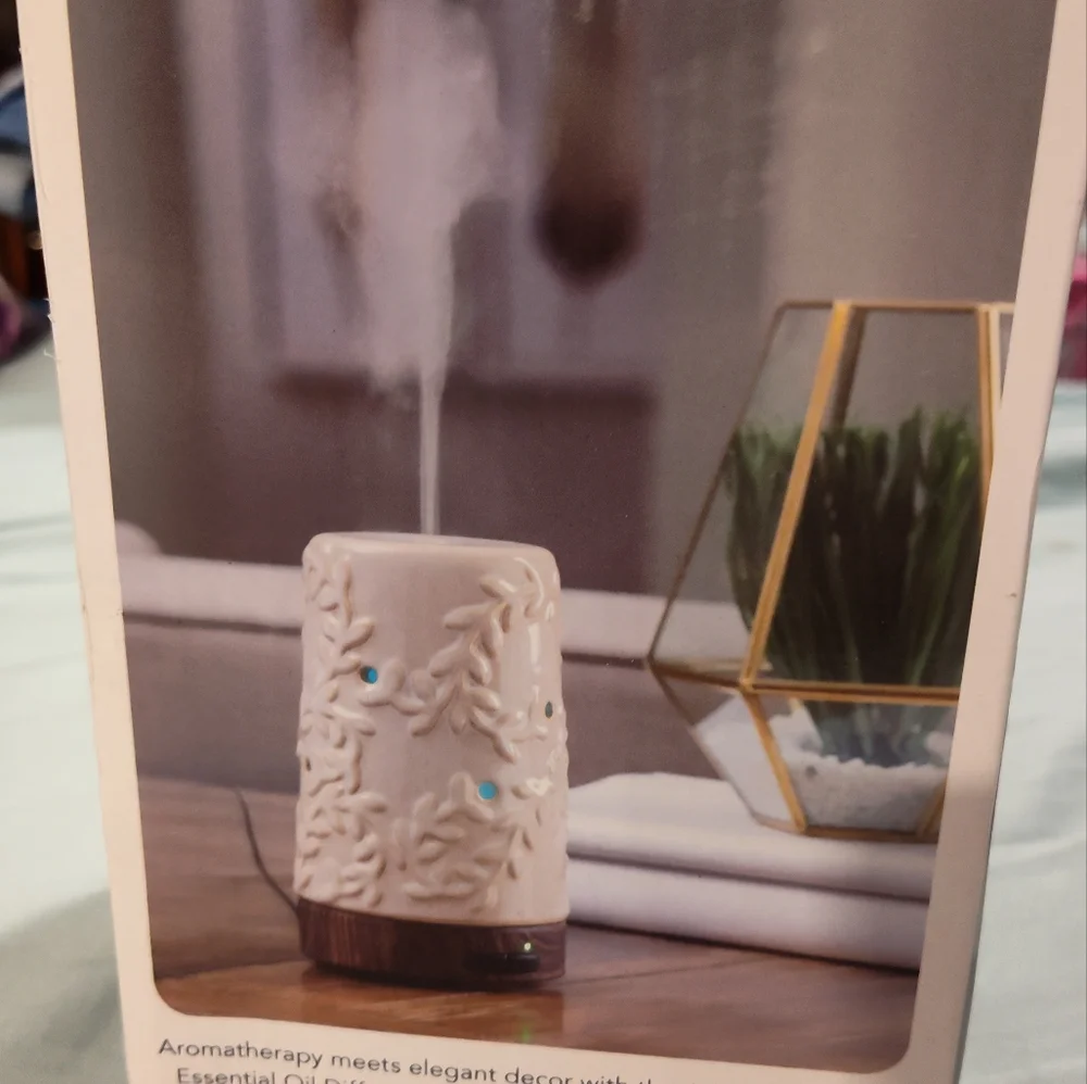 NWT!! AIROME Ultrasonic Essential Oils Diffuser